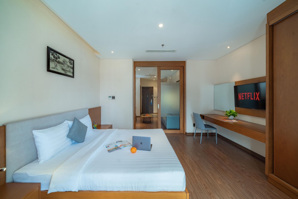 ROOM, QUEEN BED, BALCONY