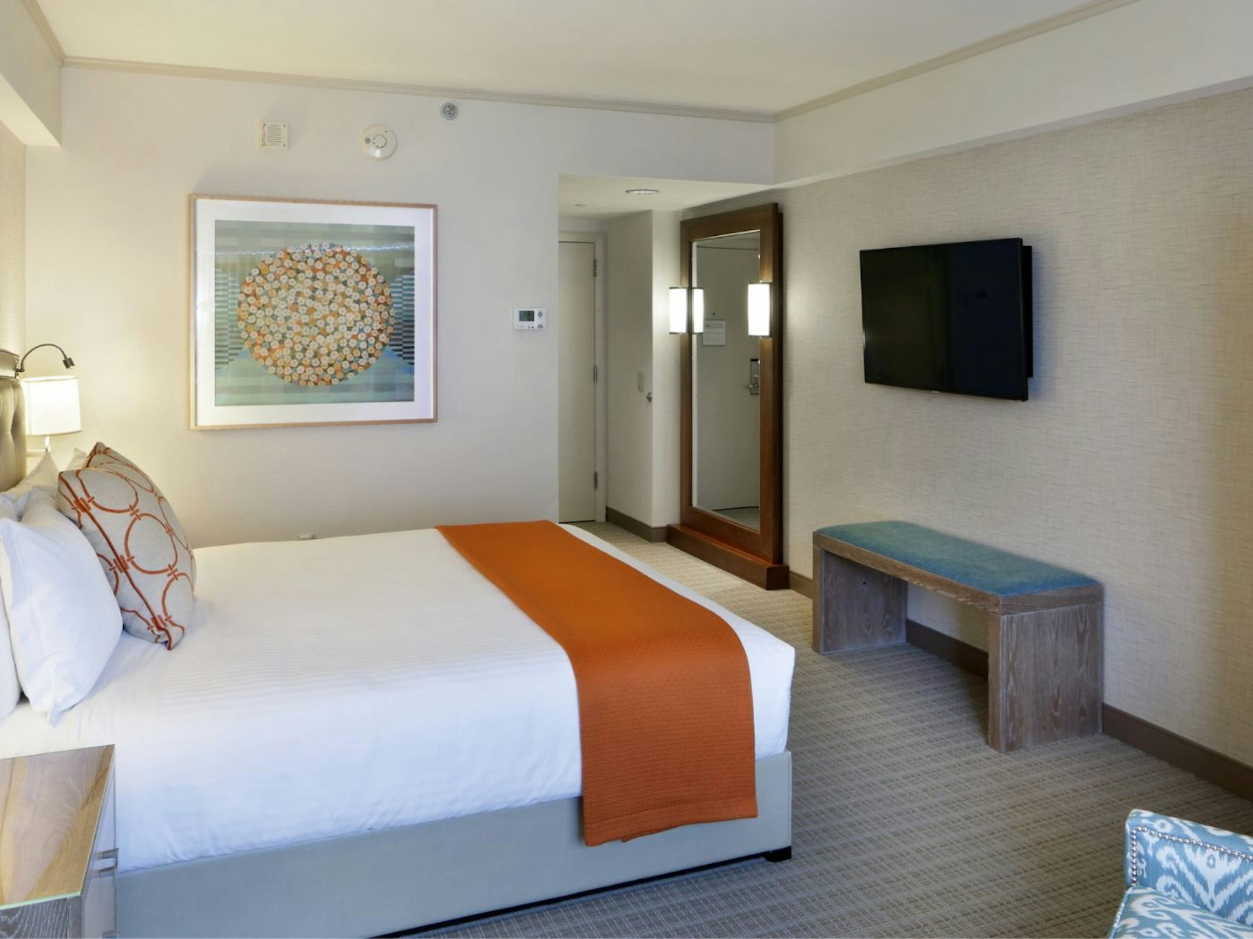 DELUXE, KING BED