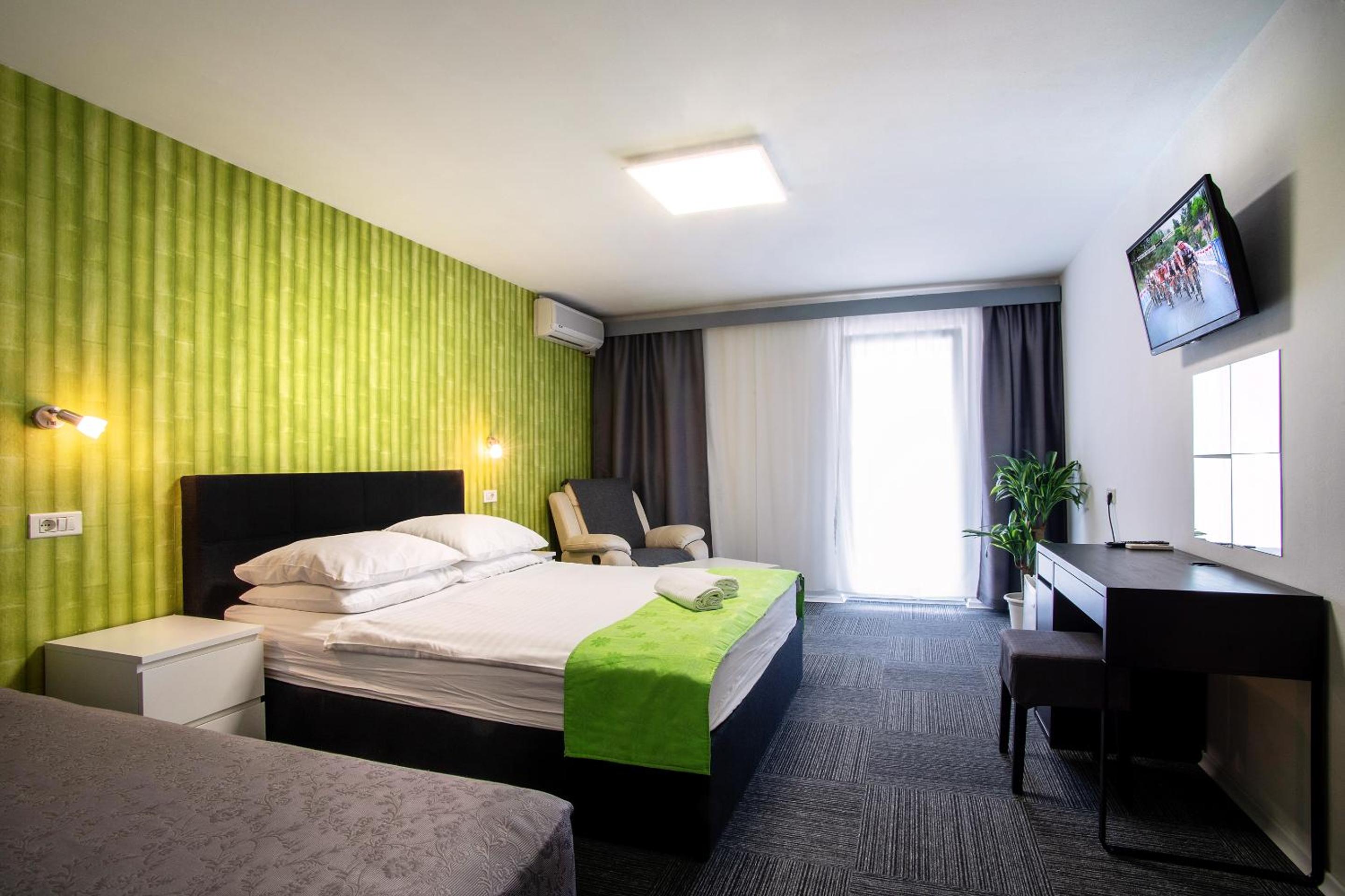 Deluxe, Double Bed