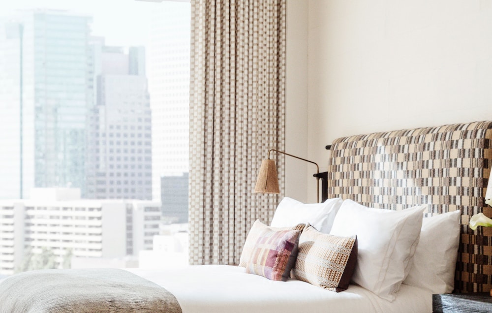 DELUXE, QUEEN BED, WITH VIEW, ACCESSIBLE