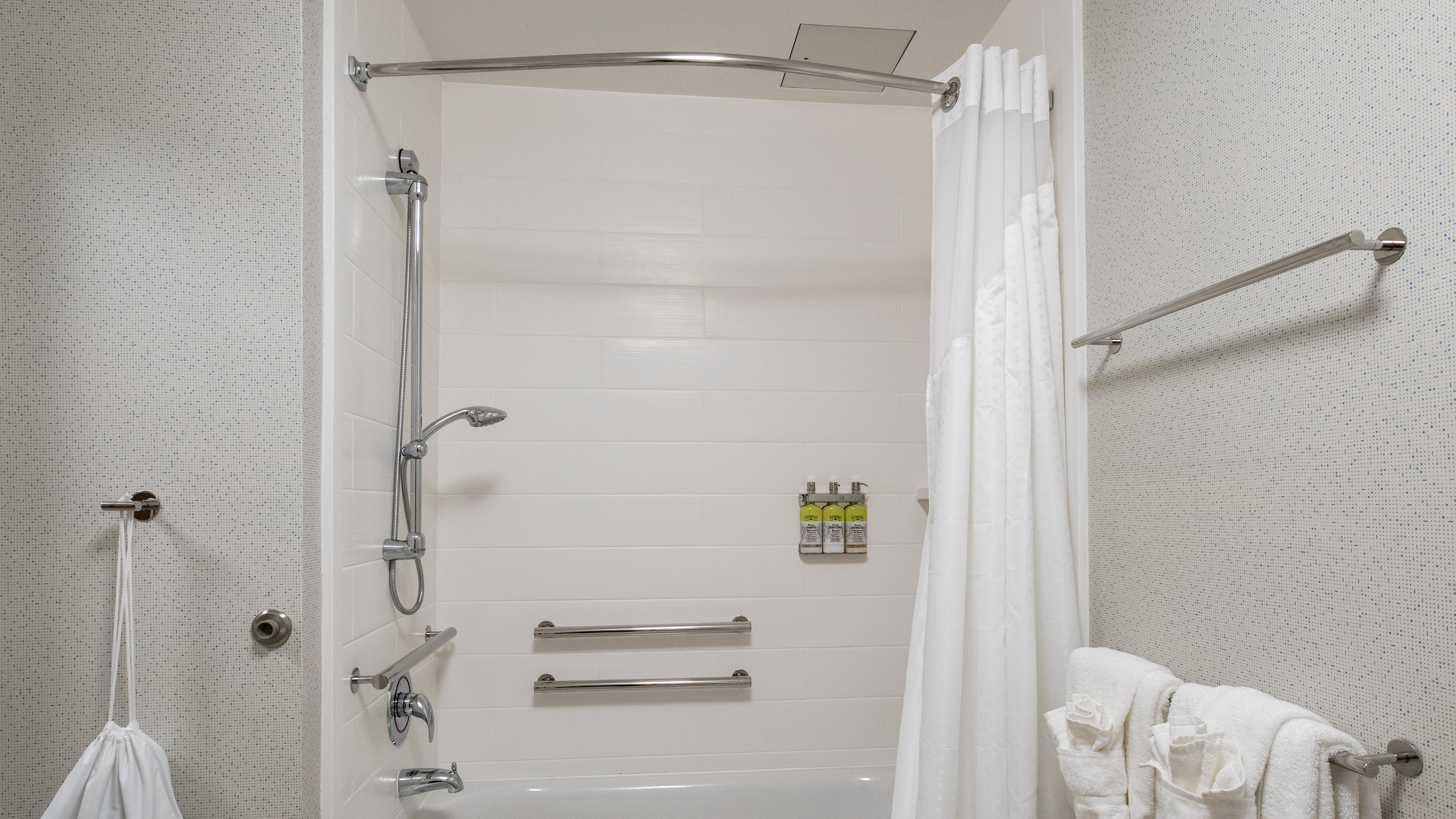 Holiday Inn Express Suites Racine 62/63