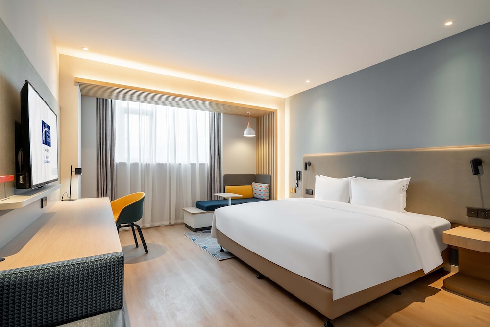 Holiday Inn Express Jinan Airport Zone 25/42