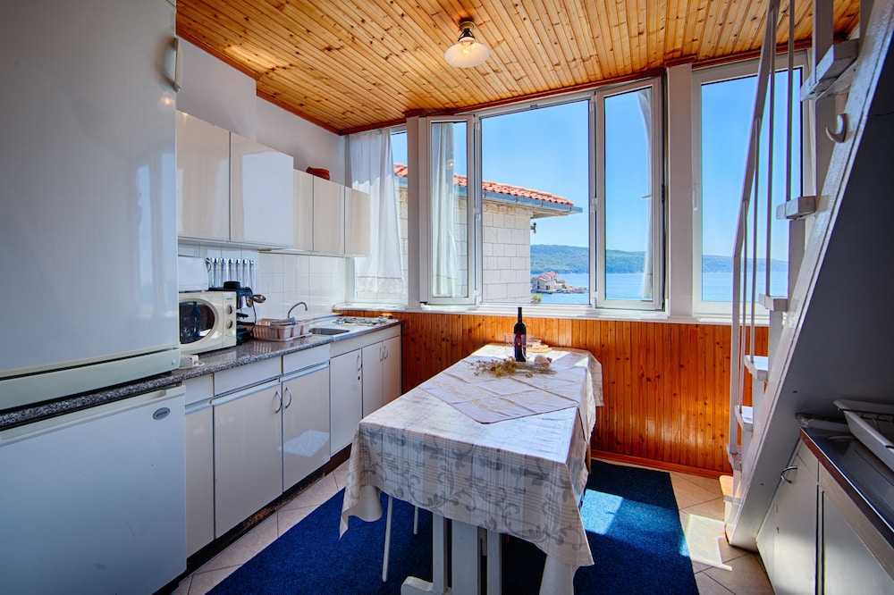 Mira Seafront Guesthouse 22/46