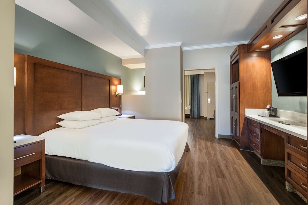 MainStay Suites Orange County John Wayne Airport 17/57