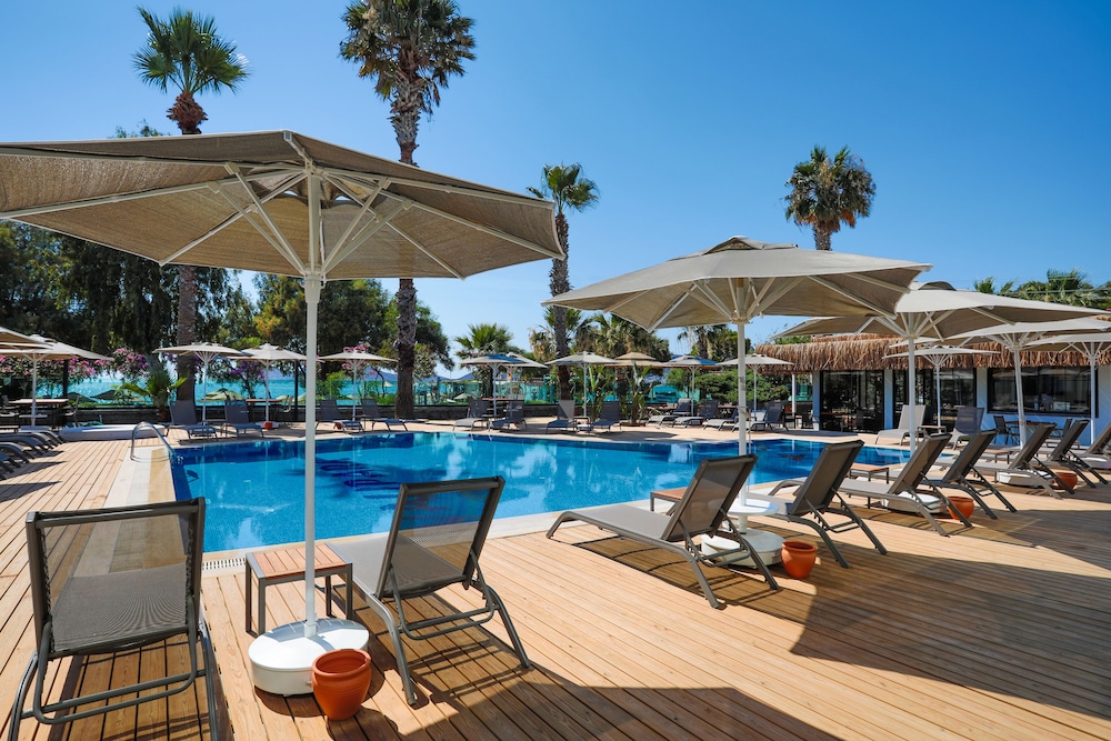 Yalipark Beach Hotel 36/65