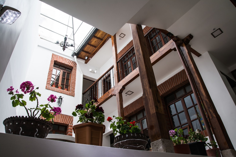Hotel Casa Ecuatreasures Centro Historico 8/70