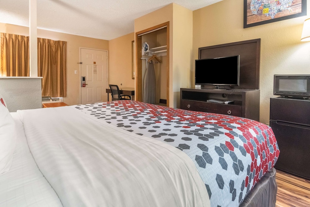 Econo Lodge Hillsboro I-35 10/35