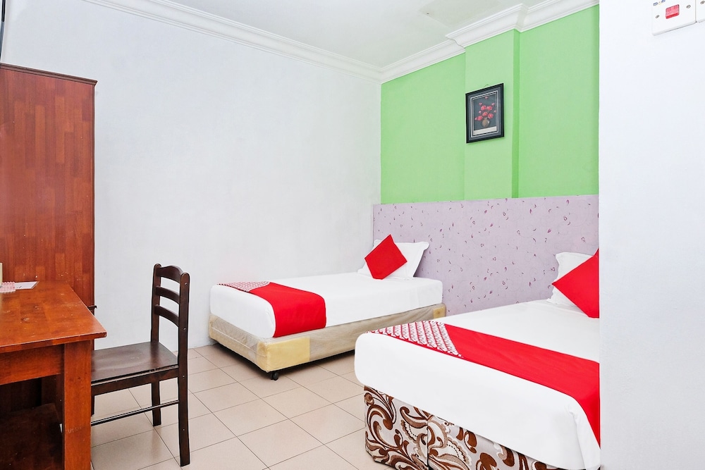 OYO 850 Gold Star Hotel 10/21