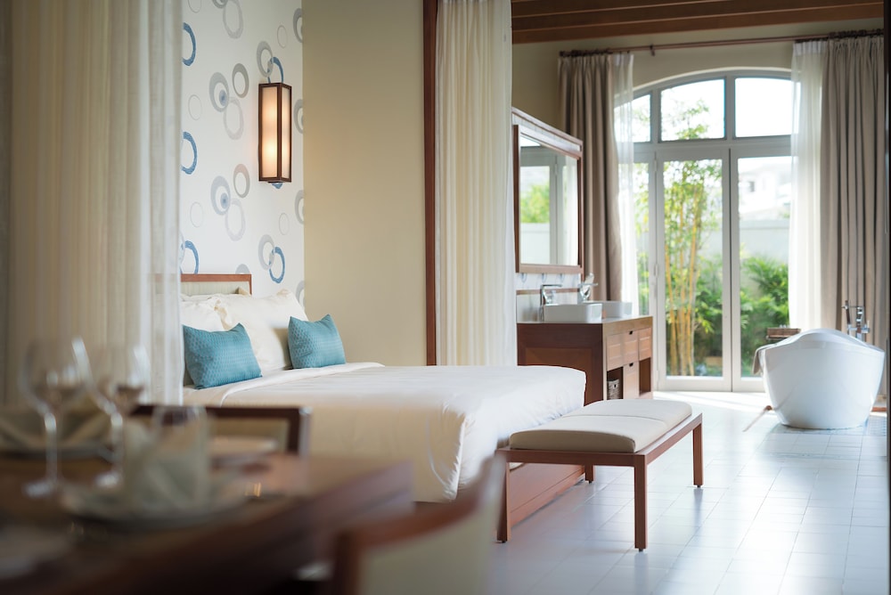 Basic, Villa, King Bed, Flc Luxury Hotel Samson 4/4