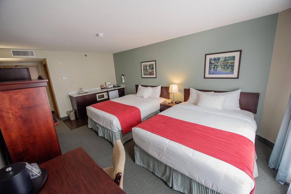Harrison Lake Hotel 15/50