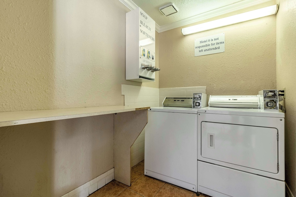 Motel6 Alvin, TX 50/52
