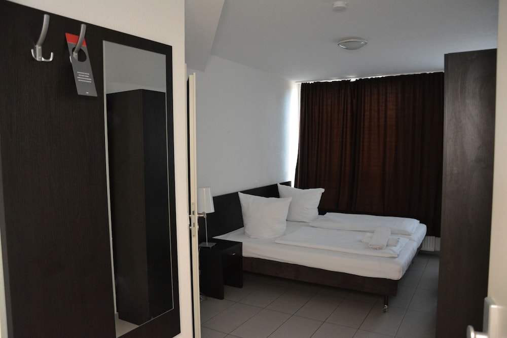 Mosel Hotel 10/18