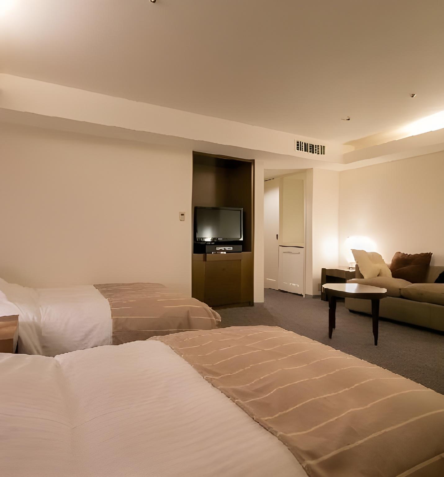 Room, Twin Beds, Smoking