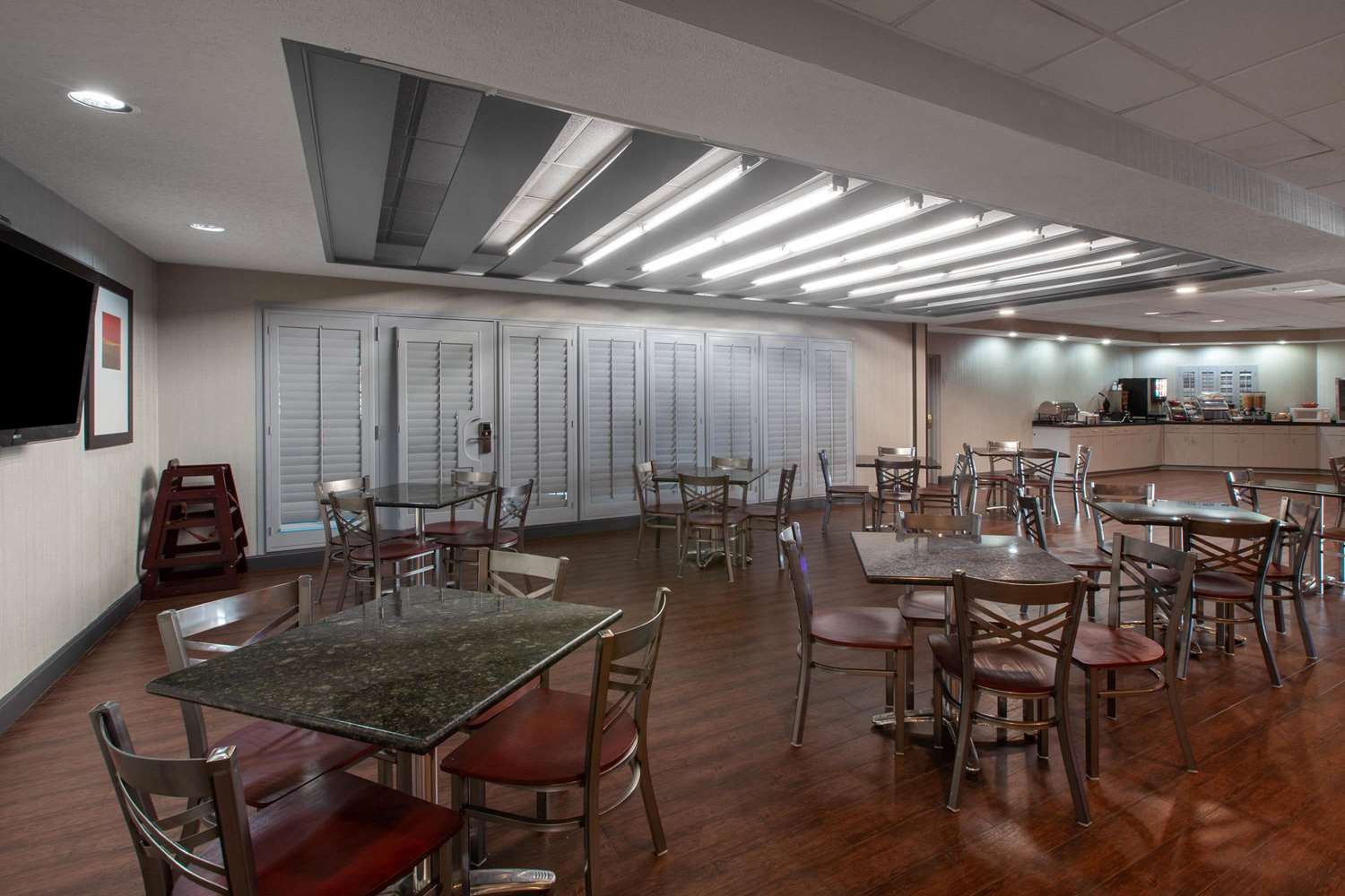 Wingate by Wyndham Oklahoma City Airport 24/35