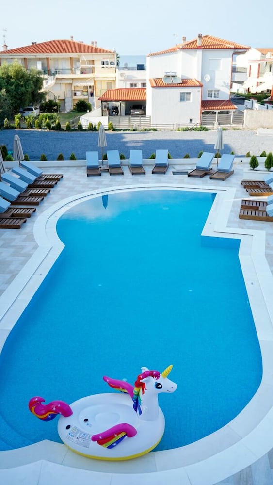 Agnes Deluxe Hotel 33/44