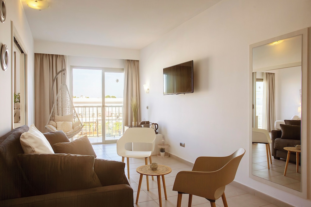 Hotel Puchet Ibiza 56/76
