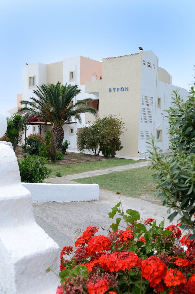 Byron Apartments 37/50