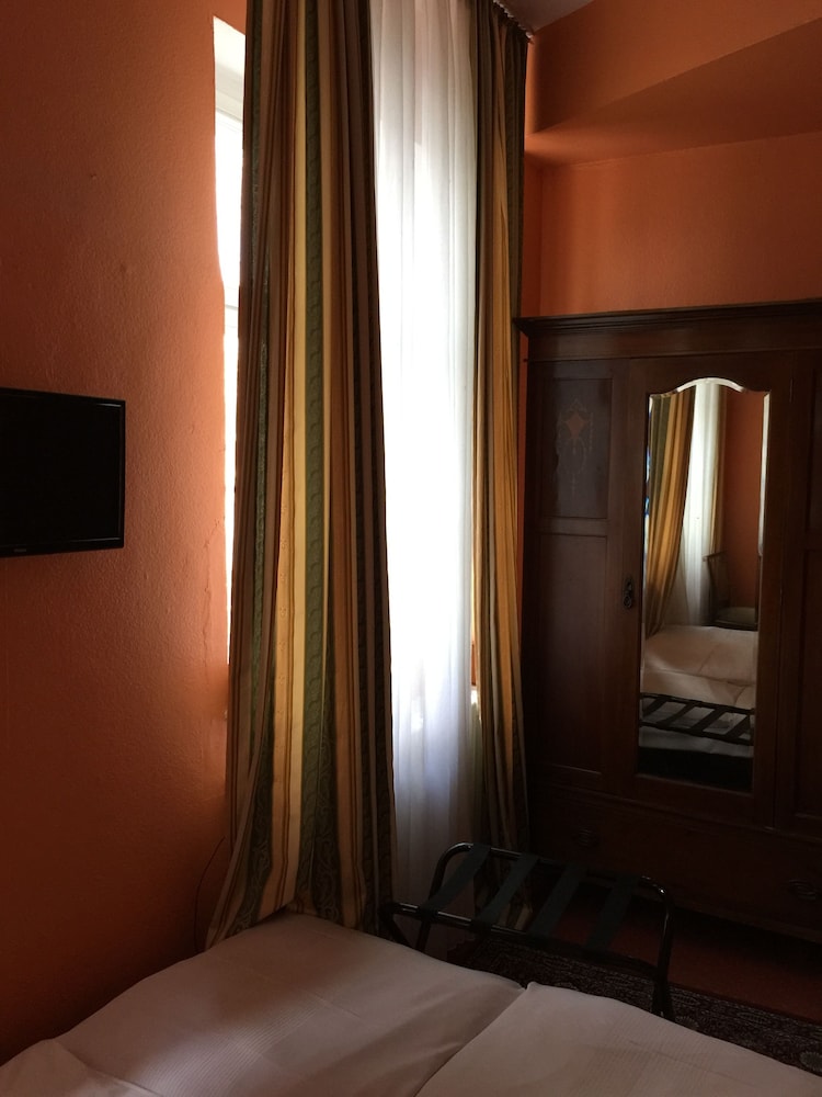 Hotel Galleria 33/50