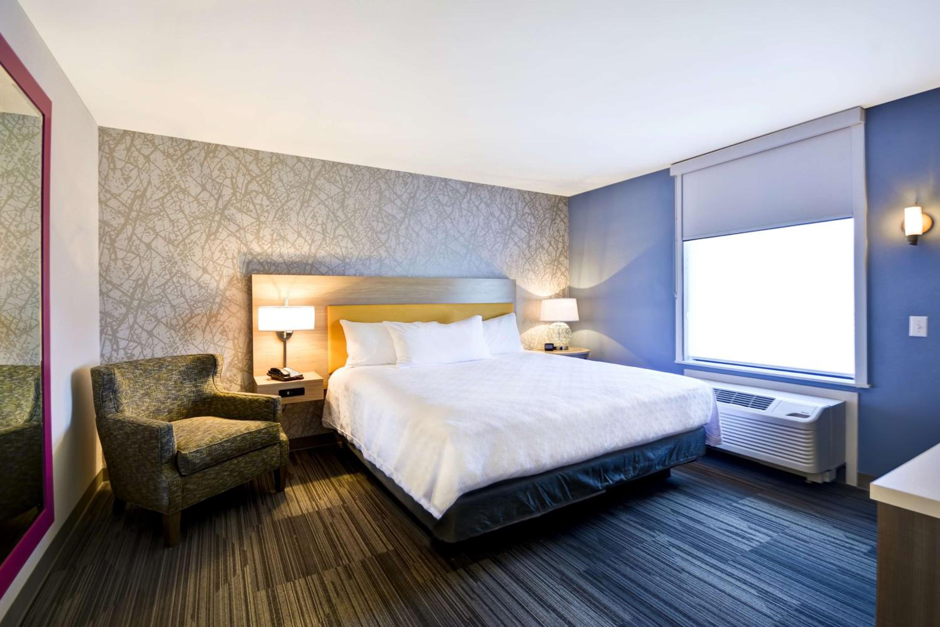 1 Bedroom, Suite, King Bed, Sofa