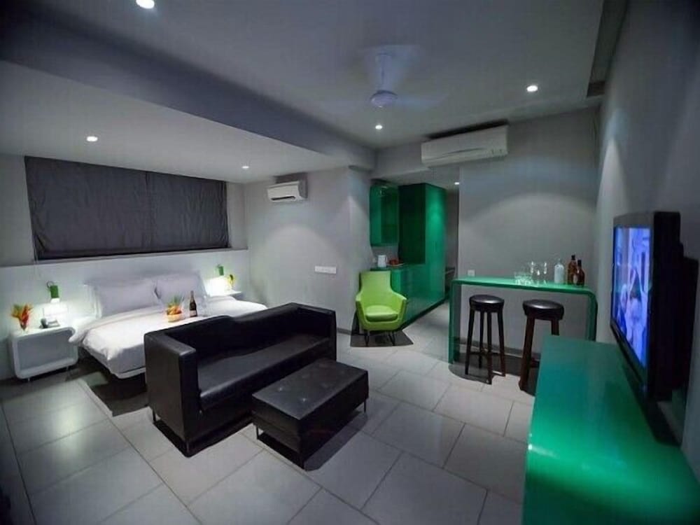 SinQ Party Hotel 11/43