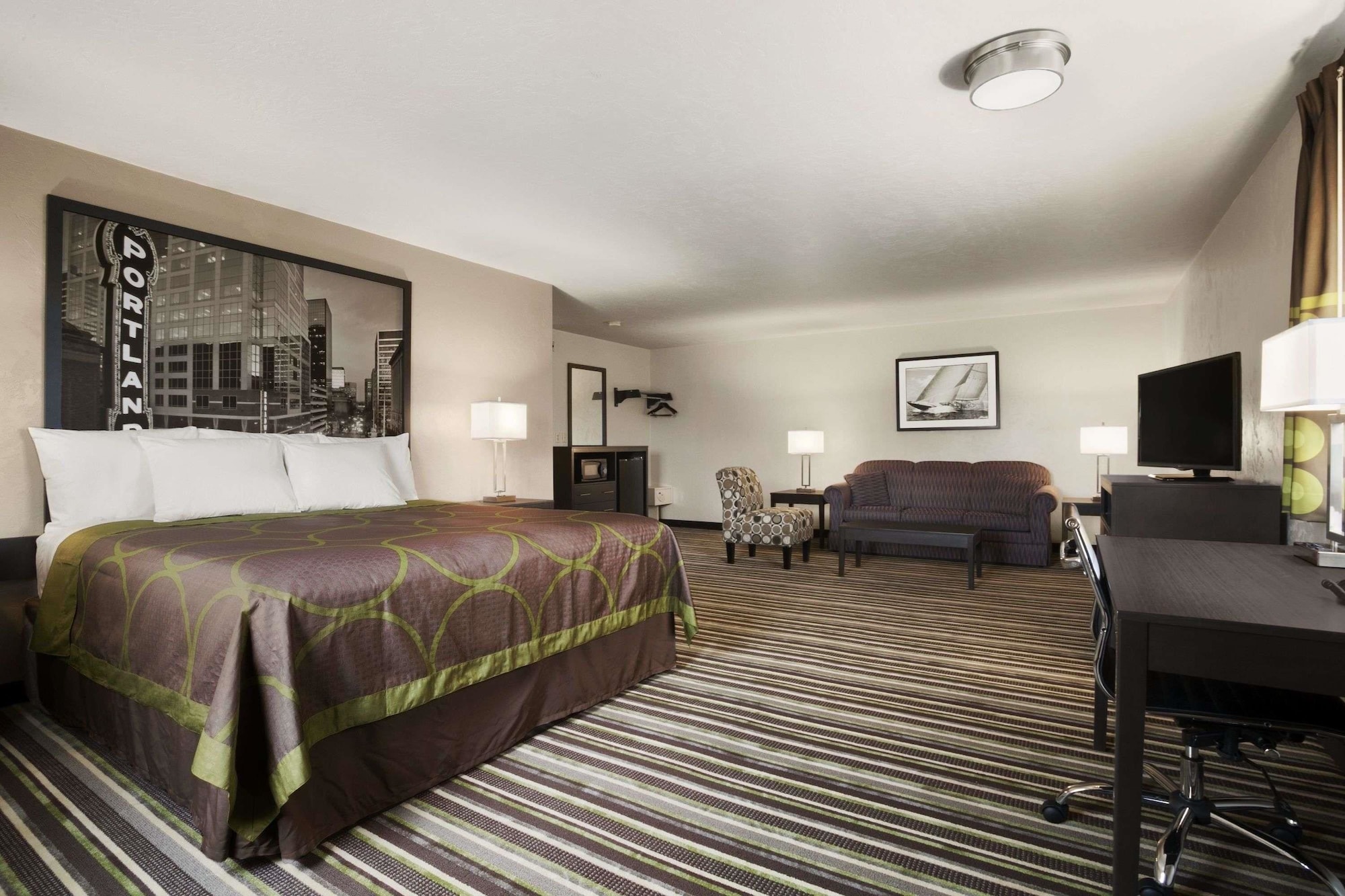 Efficiency, King Bed