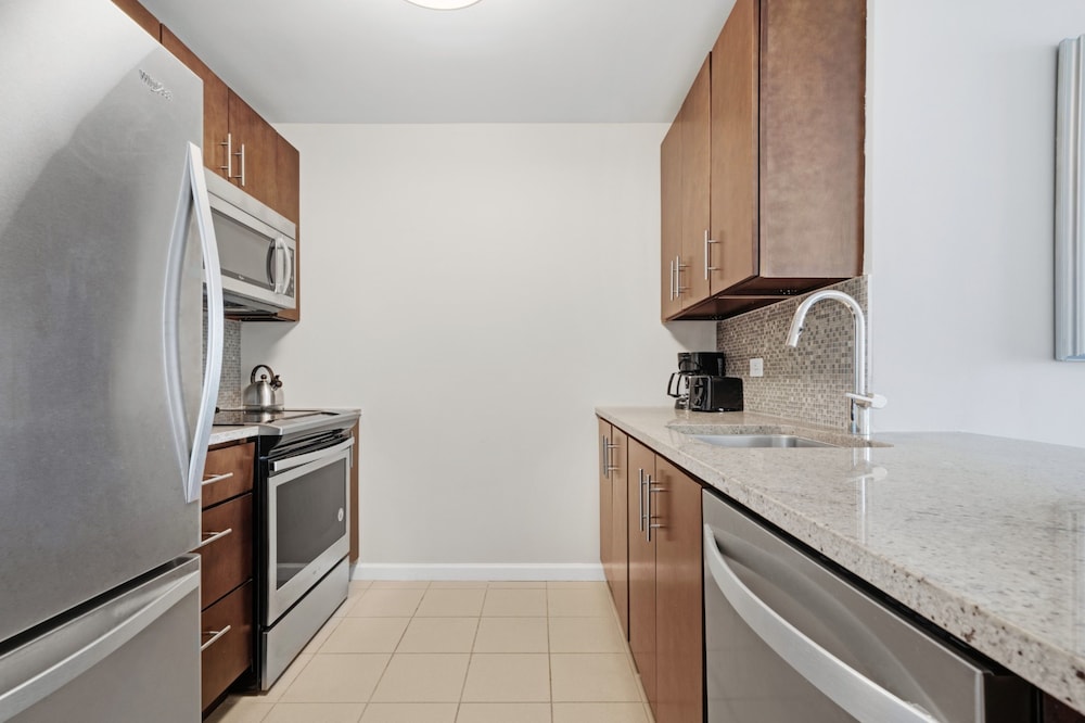 Global Luxury Suites Downtown Jersey City 12/71