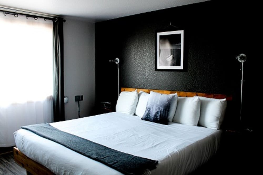Adrift Hotel 13/50