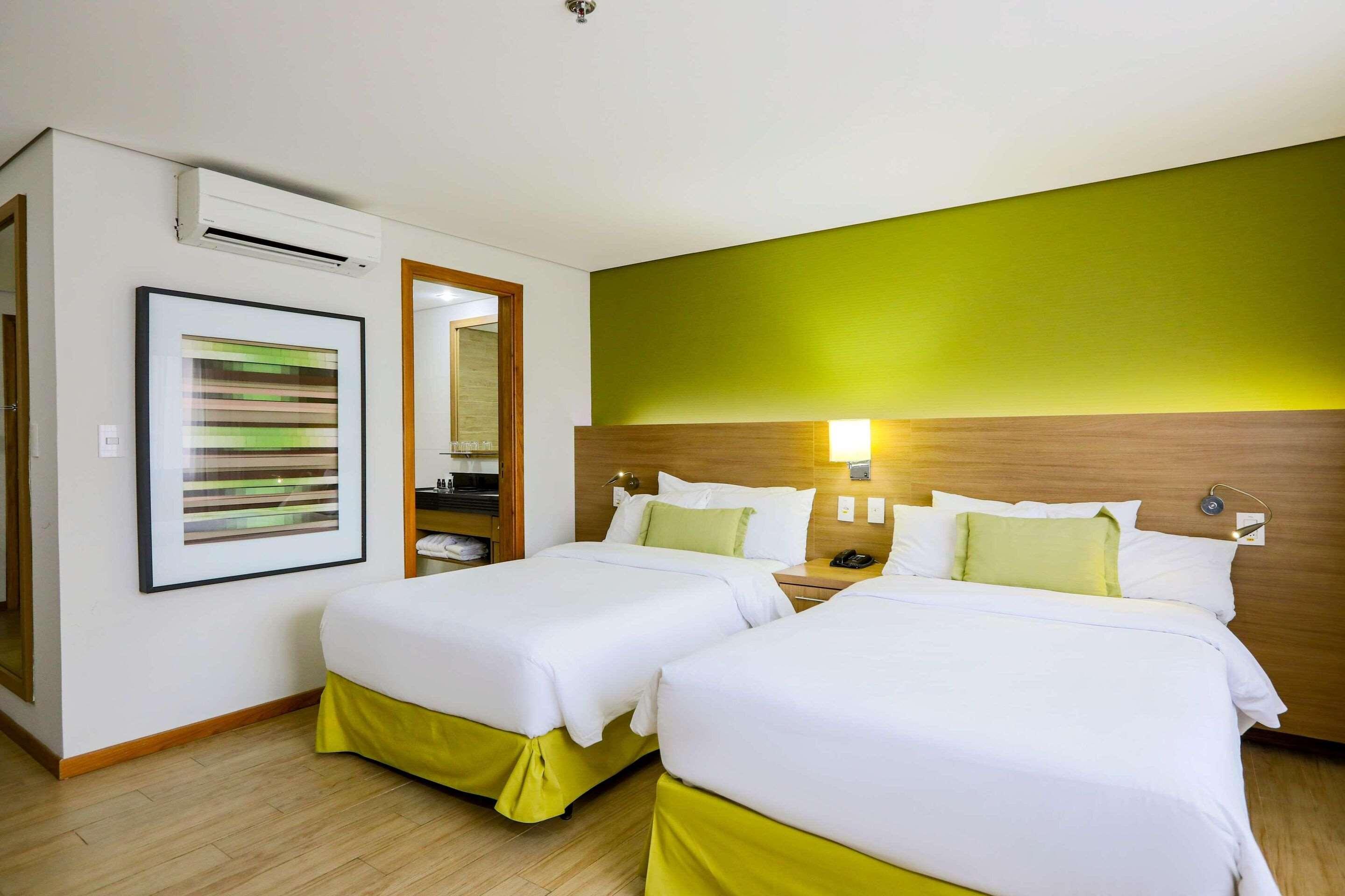 ROOM, TWIN BEDS