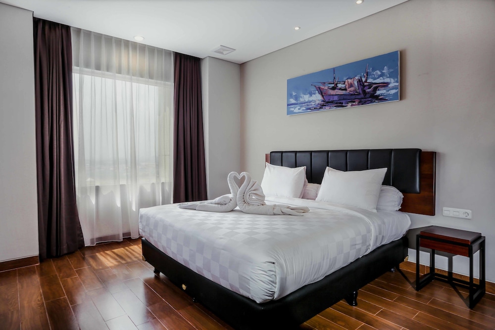 SUITE, KING BED