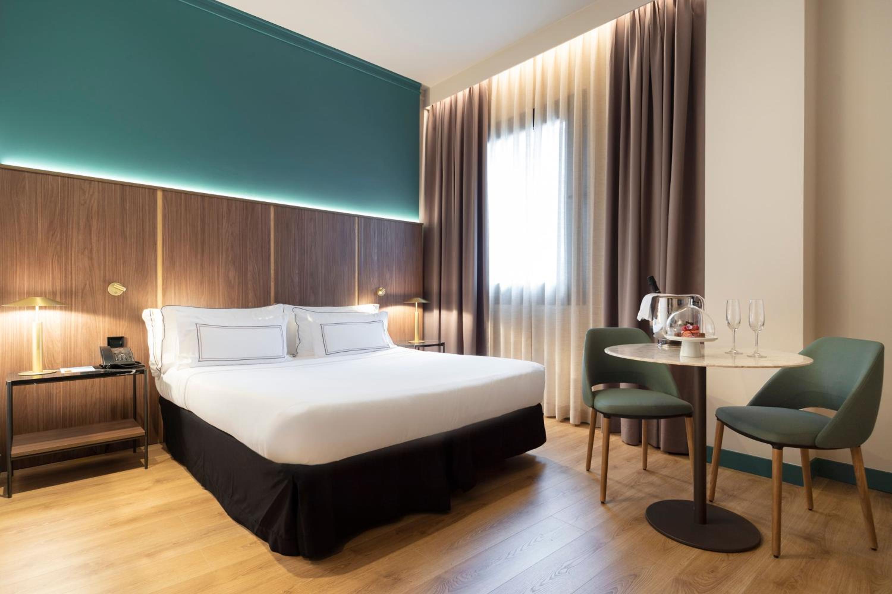 Guest Room, Premium, King Bed