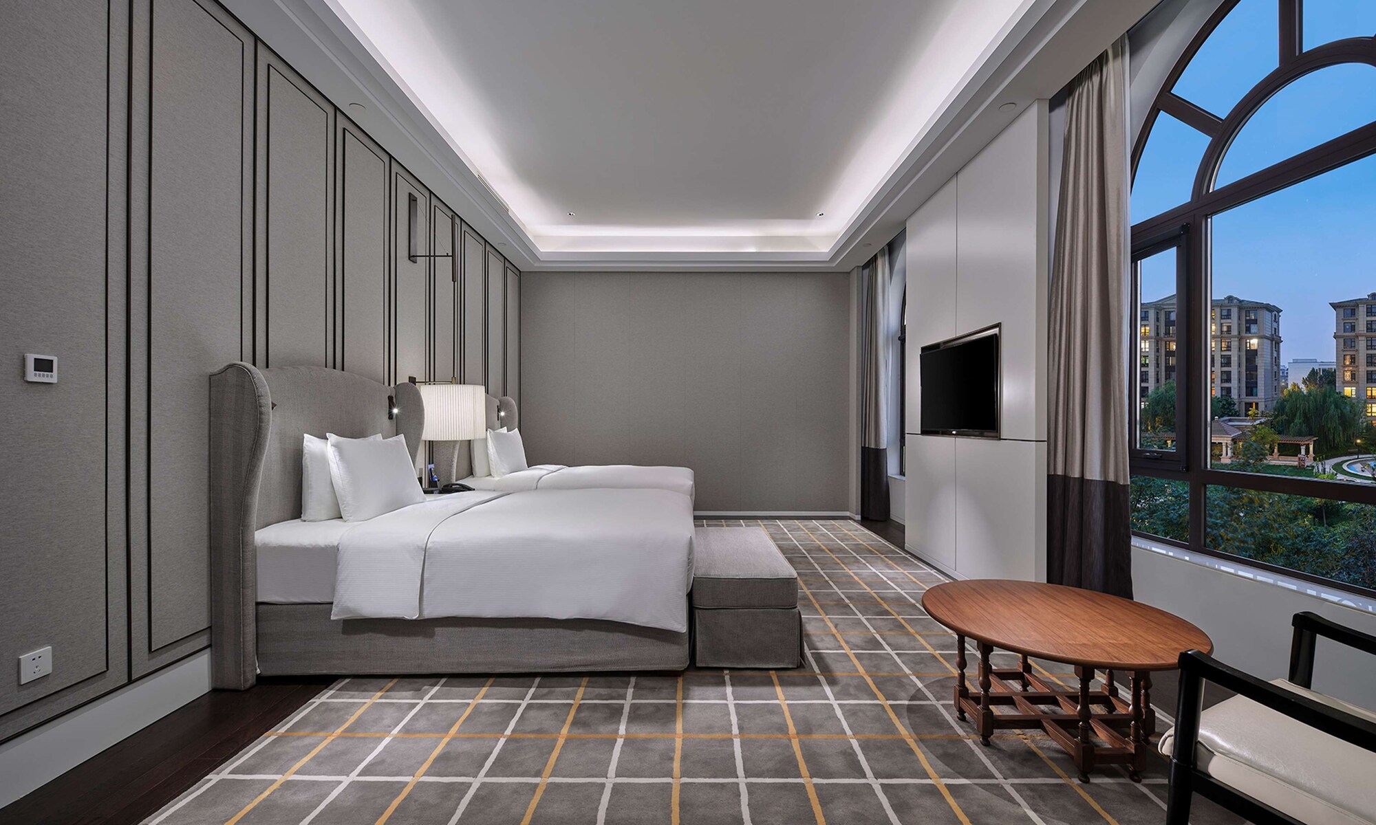 EXECUTIVE, TWIN BEDS