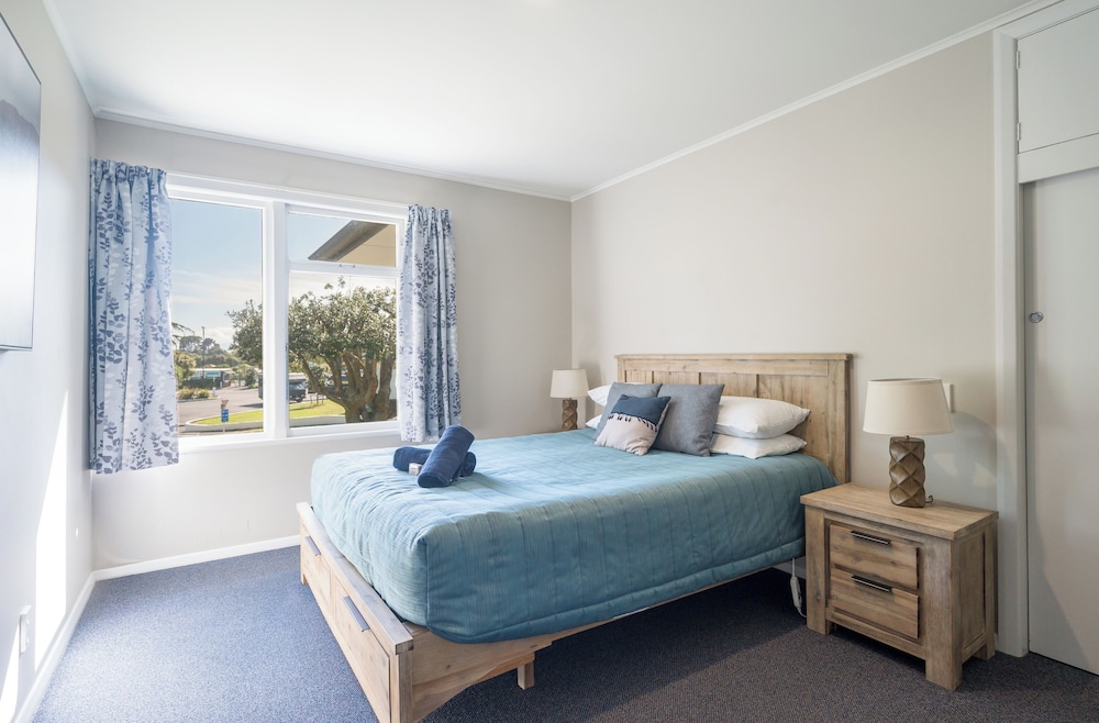 4 Bedrooms, Park, House, 5 Beds, 2 Queen Beds, Tahuna Beach Kiwi Holiday Park & Motel 5/10