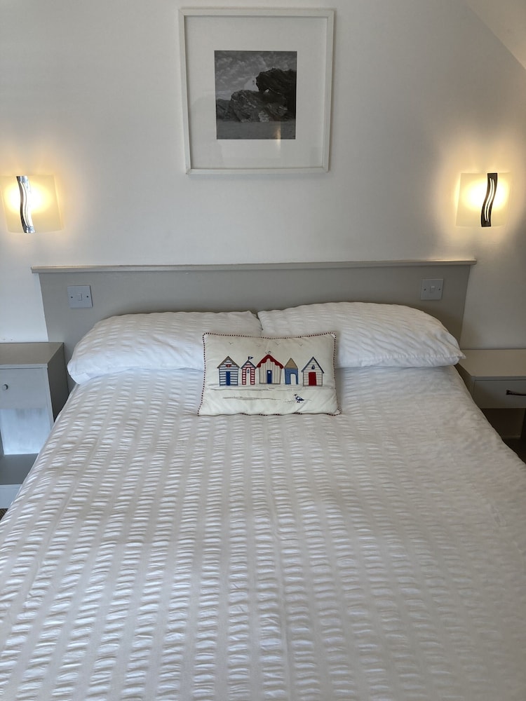 Summer Breeze Guest House - B&B 24/42