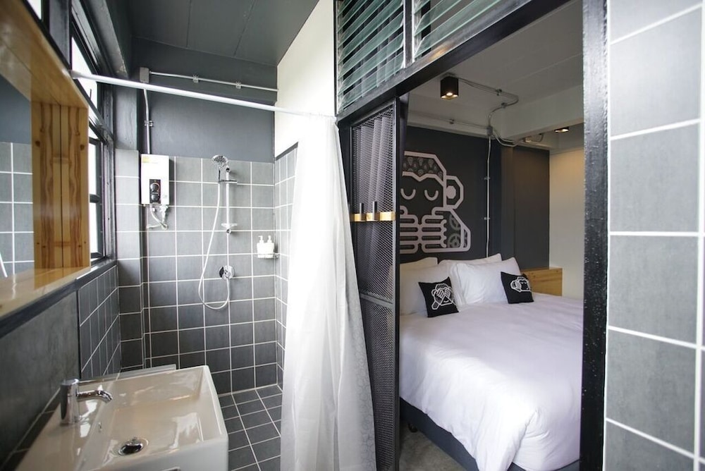 Blu Monkey Hub and Hotel Suratthani 49/50