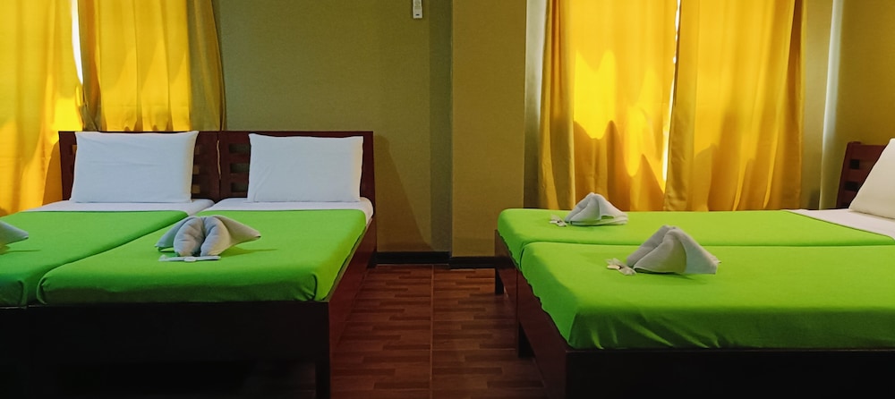 ROOM, QUADRUPLE