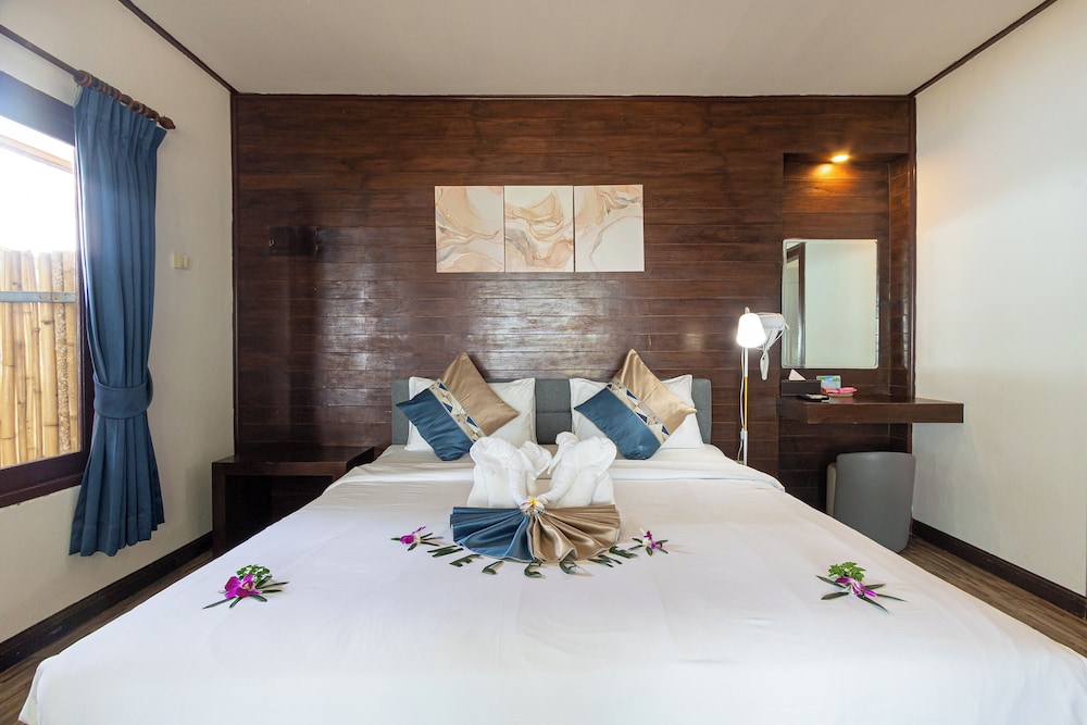 Bungalow, Double Bed, Beach Front, Sarocha Villa 5/10