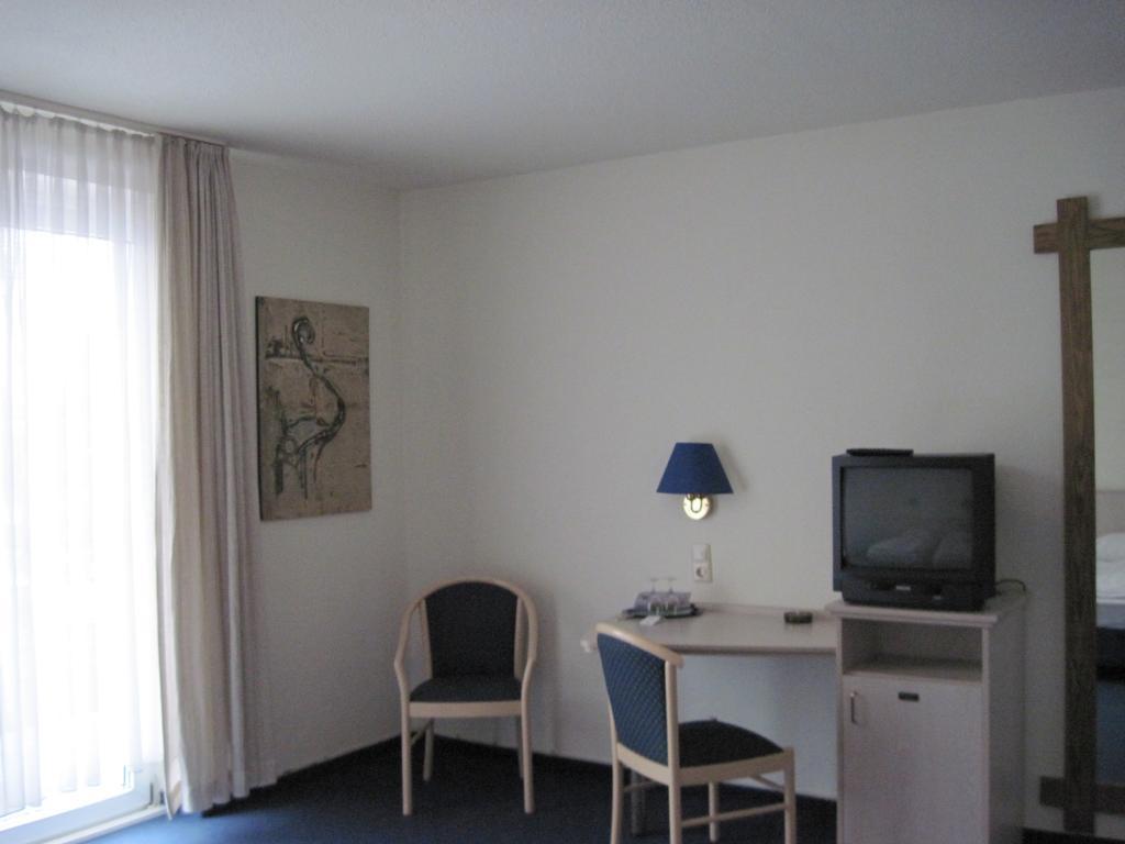 AIR HOTEL WARTBURG 30/36