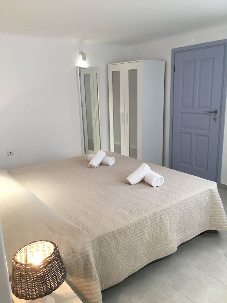 ROOM, DOUBLE OR TWIN BED, COURTYARD VIEW