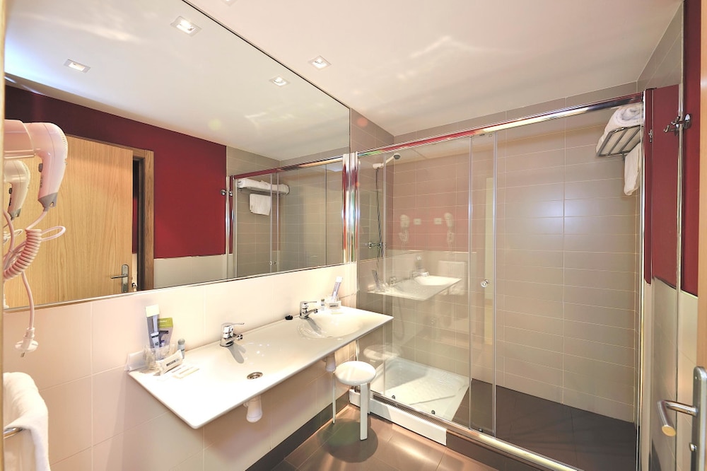 Excellence, Double Bed، Hotel Naval Sestao 4/4
