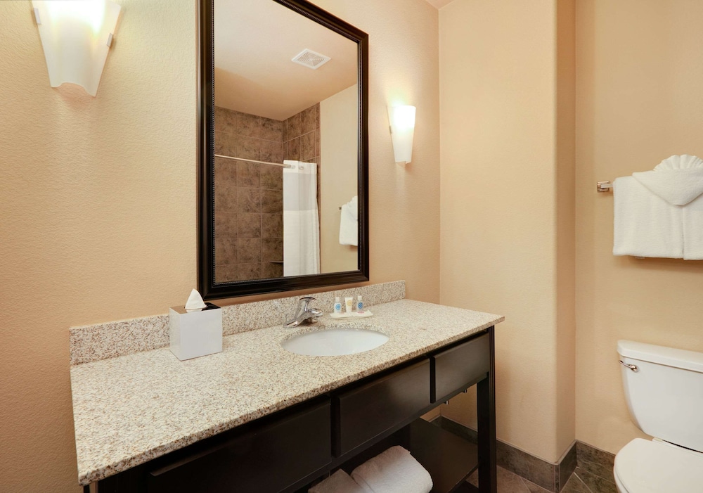 Comfort Suites Arlington - Entertainment District, TX 14/33