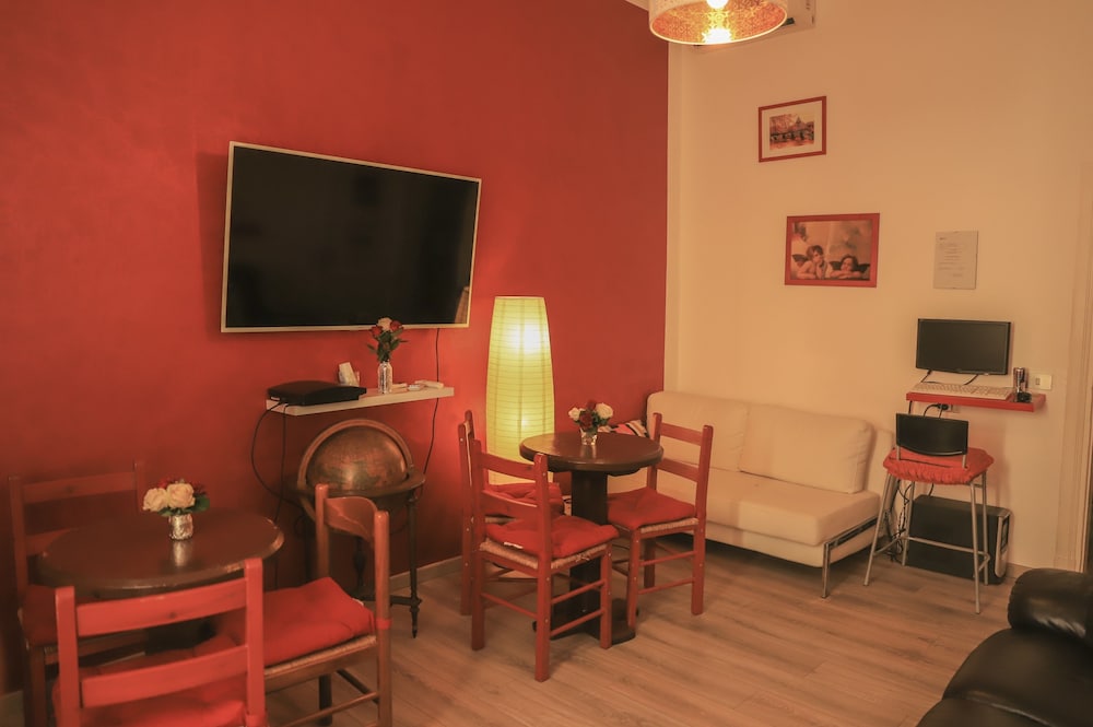 Roman Holidays Hostel 43/50