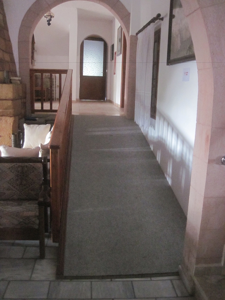 ASTERI HOTEL 8/32