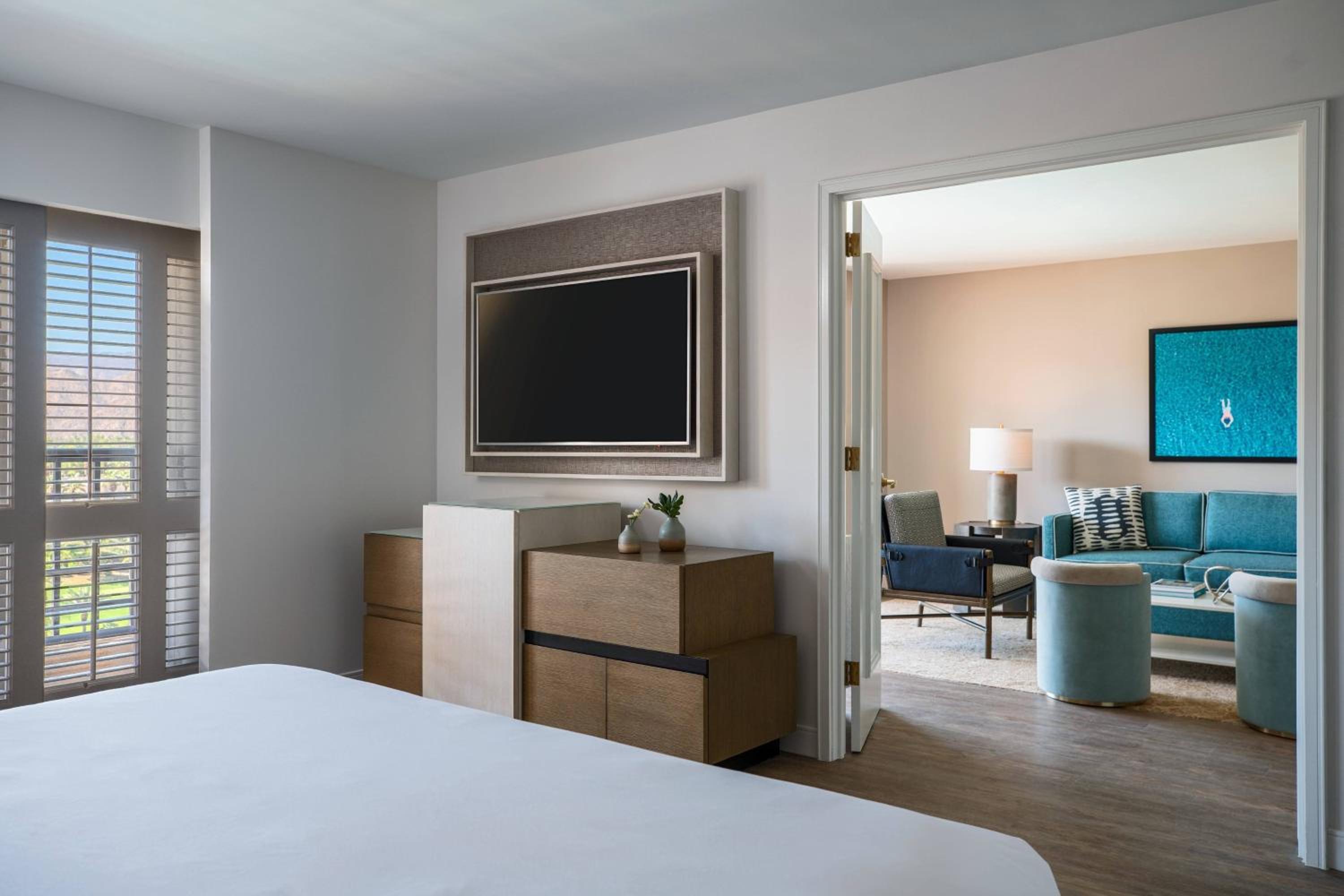 1 Bedroom, Executive, Suite, King Bed, Queen Bed, Resort View, Sofa
