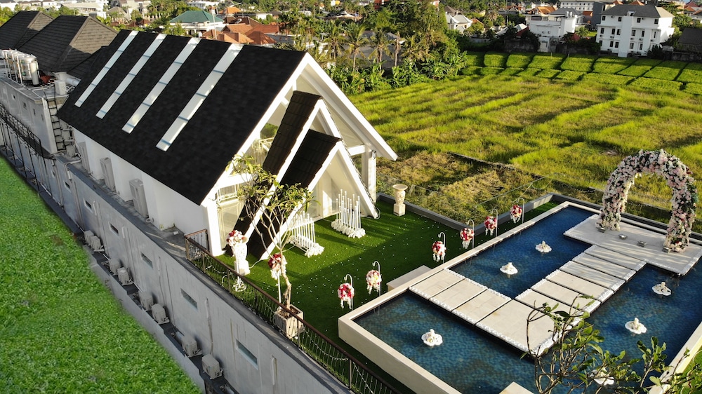 TIRTHA KHAYANGAN CANGGU 27/29