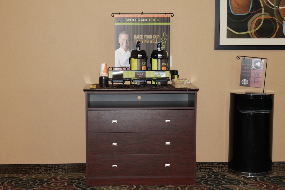 Cobblestone Inn and Suites Avoca 32/40