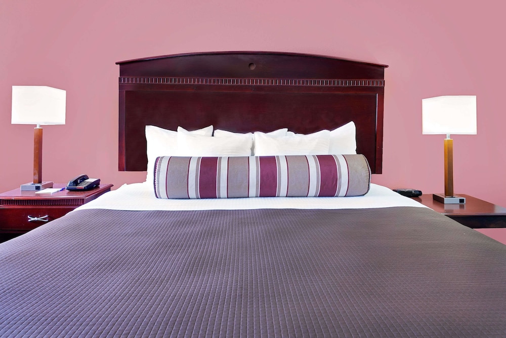 Quality Inn & Suites Dumas, AR 18/33