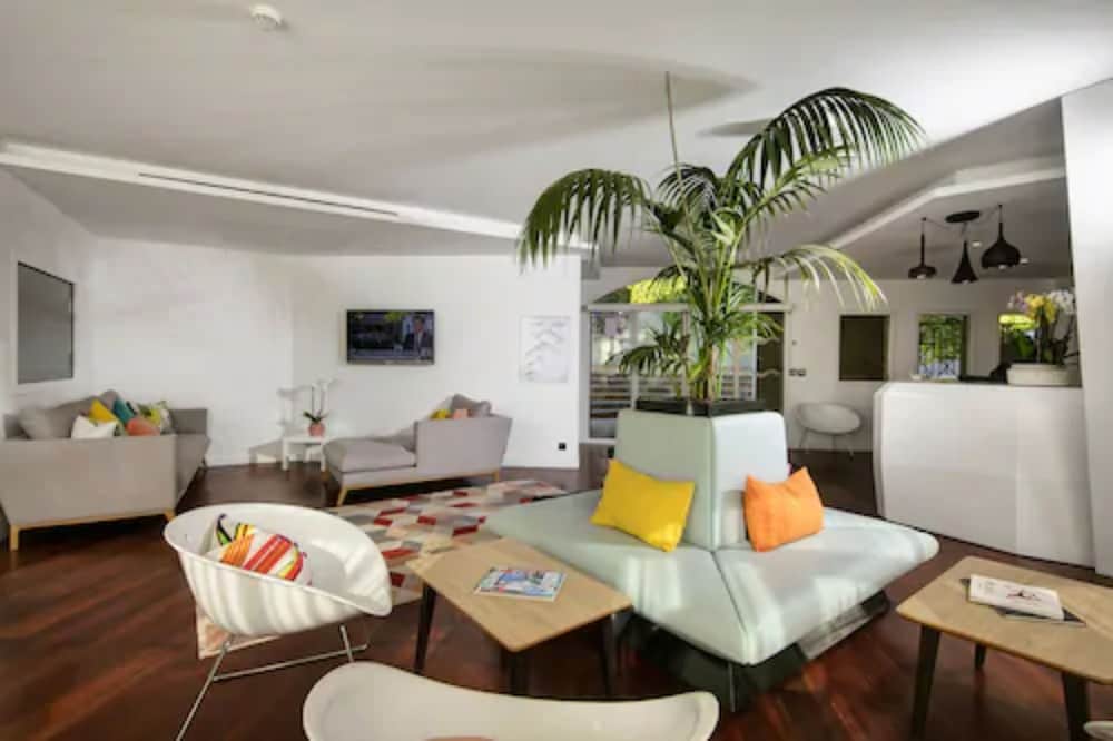 Adonis Mougins 45/54