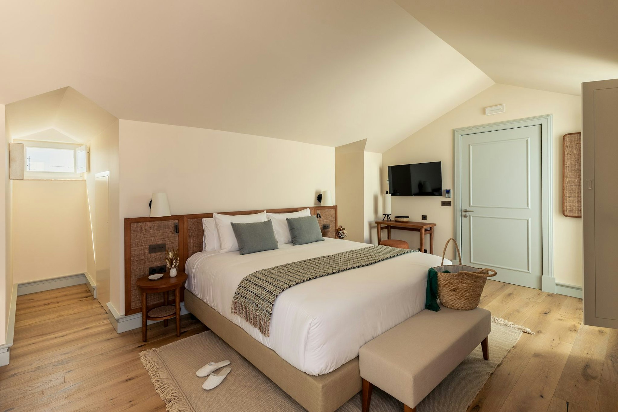 Junior Suite, Attic