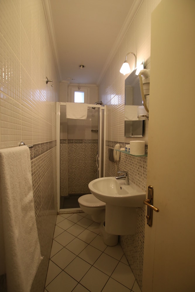 Artemis Hotel 42/69