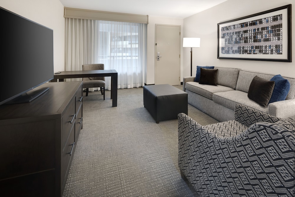Embassy Suites by Hilton Detroit Troy Auburn Hills 43/77